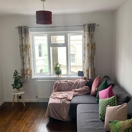 Brighton New Apartment Free Parking Sleeps 6 ภายนอก รูปภาพ