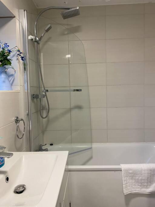 Brighton New Apartment Free Parking Sleeps 6 ภายนอก รูปภาพ