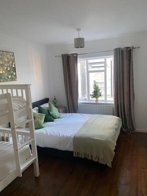 Brighton New Apartment Free Parking Sleeps 6 ภายนอก รูปภาพ