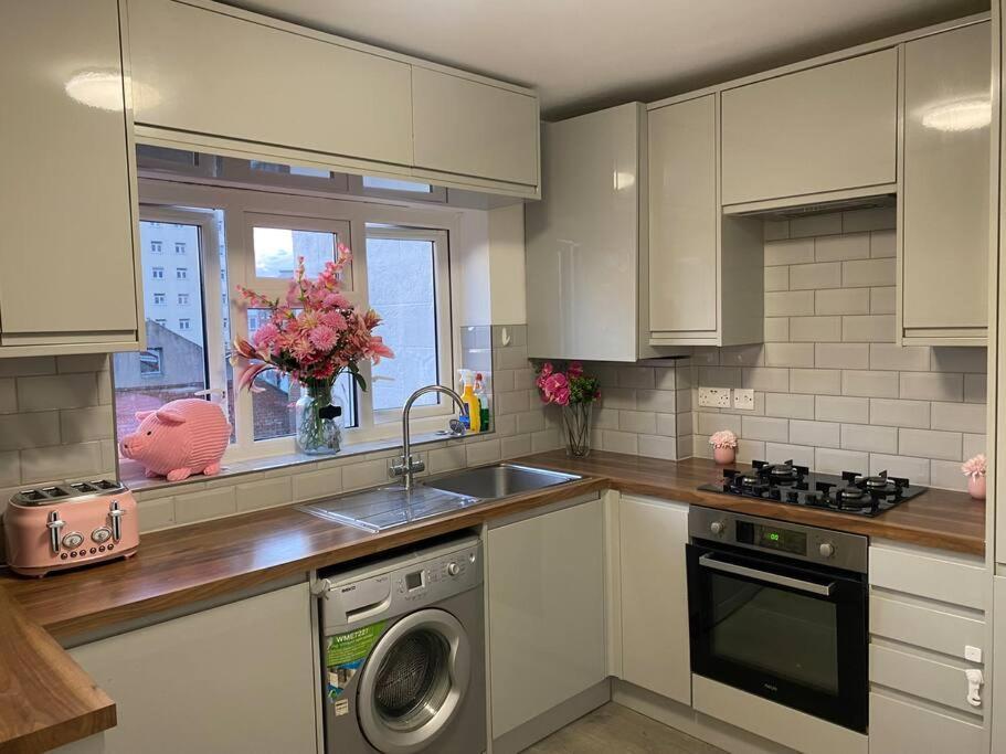 Brighton New Apartment Free Parking Sleeps 6 ภายนอก รูปภาพ