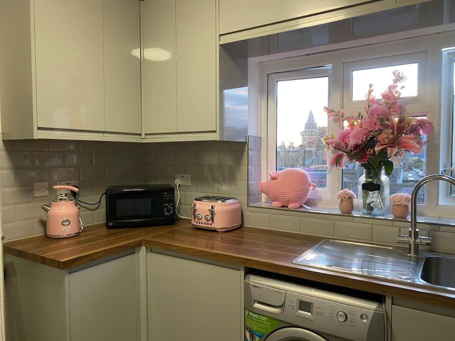 Brighton New Apartment Free Parking Sleeps 6 ภายนอก รูปภาพ